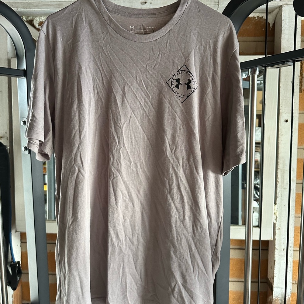 Under Armour Men's Gray T-Shirt